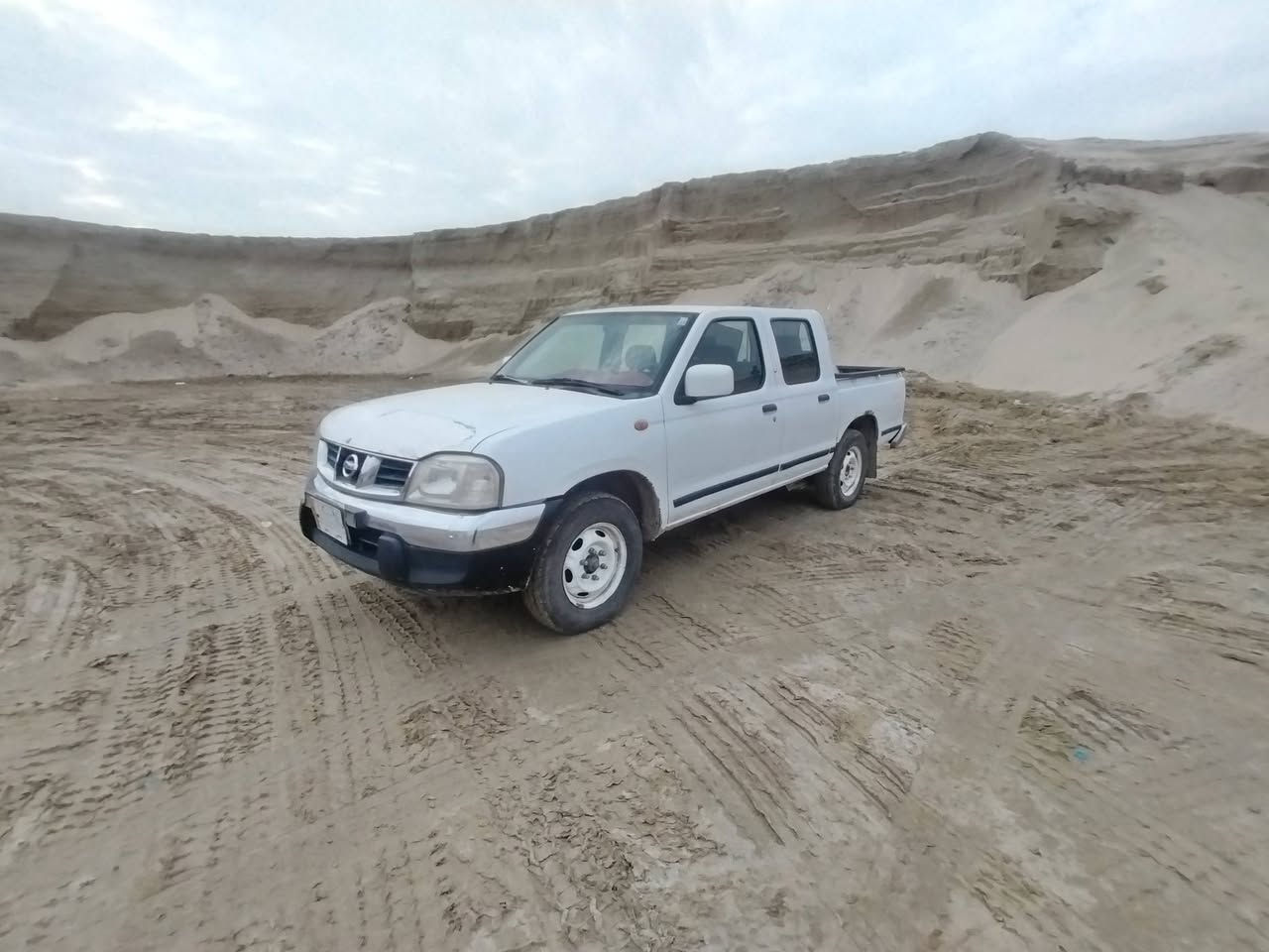 السلام عليكم نيسان بيكم ٢٠١٦ للبيع للاستفسار الاتصال على الرقم ***********
