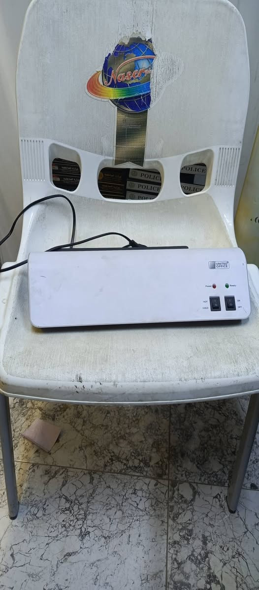 للبيع مبردة هندية الصنع بحاله جيده وجهاز كبس هويات A4 مستعمل بحاله جيده للتواصل علئ الرقم ***********
