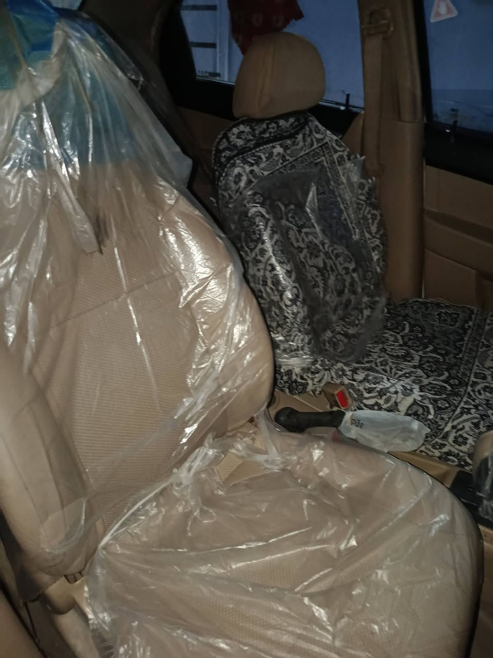 سلام عليكم
افيو موديل 2011
سياره خليجي 
گير اتوماتيك مكينه مفتوح 
سياره مگلوبه بيها گصه كماره
ررقم واسط راعيها بالكوت وضعت رقمه 
مكاني نجف 
رقم ***********
سعر 38 بيها مجال
