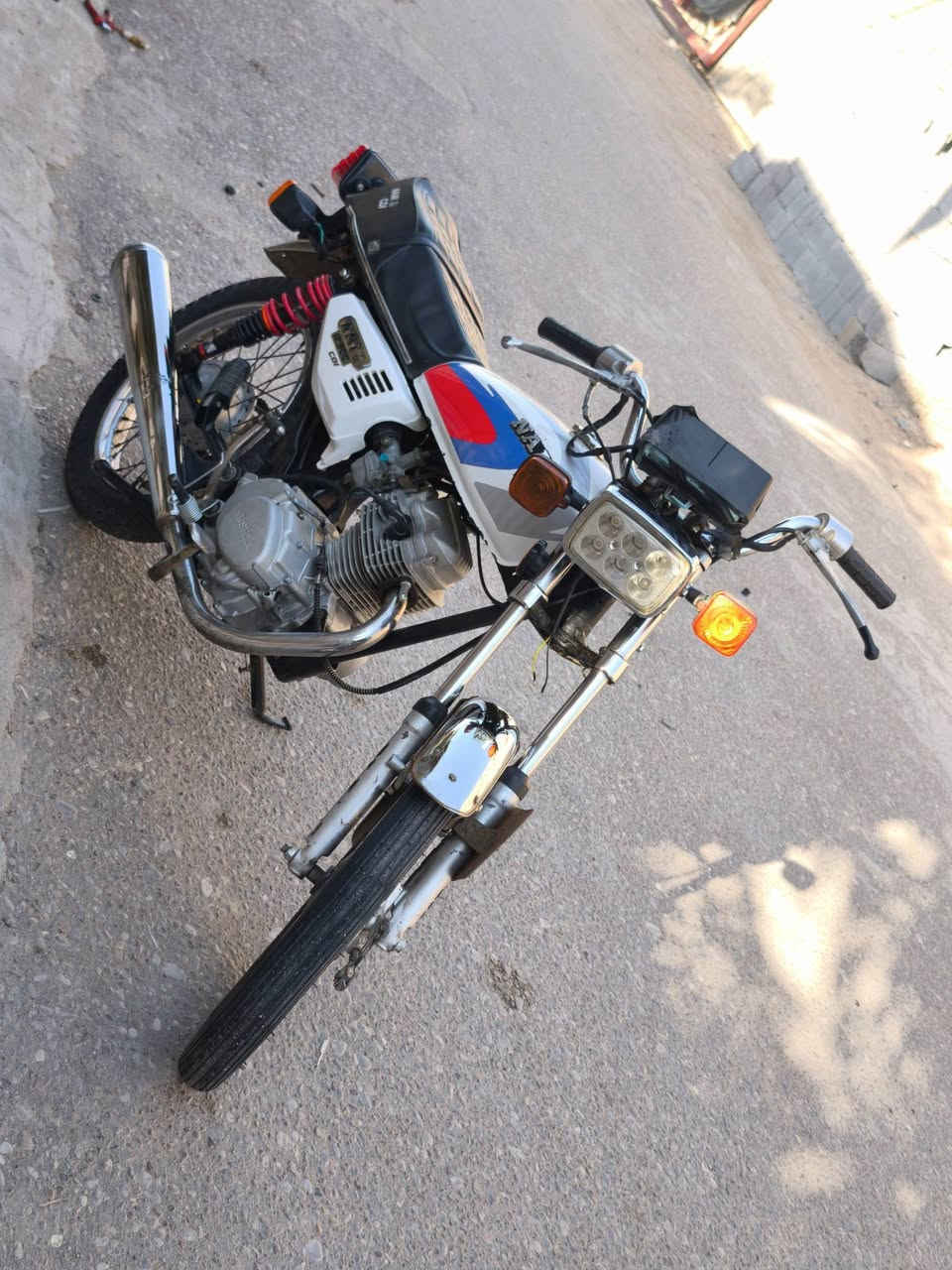 سلام عليكم شباب دراجه أيراني للبيع ادوات ادوات مكينه ارشه ١٦دراجه خير من الله مكينه مفتوحه شوفت عينك حلوه ونضيفه وكلشي ماناقسه عينه ولايت كلشي شغال 450وبيه مجال حك جيه دراجه كلش نضيفه مكاني بصره كرمة علي ابو حلو ***********
