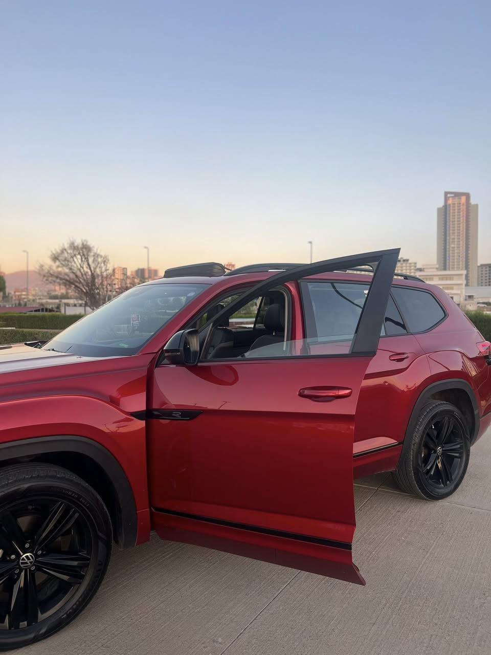 سلام عليكم اطلس موديل 2023 نوع سياره ارلاين يعني فول مواصفات رقم سليمانيه 7 راكب محرك 6  مراوس بيع سعر 3 شداد وبيه مجال رقم التصال *********** واتساب ***********
