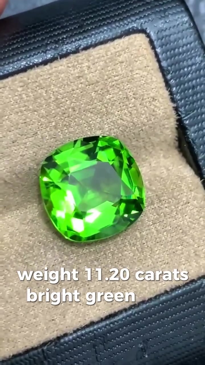 Gorgeous 11.20 carat Excellent cushion cut top quality Natural Bright green period gemstone from Pakistan 🇵🇰 mine, available 
..
Perfect for jewellery 
..
——————————————————
💎 Gemstone: peridot 
⚖️ Weight: 11.20 carat
📏 Size:
🪚 Cut&Shape: cushion Cut
🔍 Clarity: eye 👁️ clean 
🧪 Treatment: Not heated/ Not treated 
🎨 Colour: Bright Green 
🌎 origin: Pakistan 🇵🇰 
💰 Price: Dm thank you 
Worldwide Delivery 
#stone #ruby #viral #gems #stylish


**إذا كنت صاحب هذا الإعلان وتريد حذفه لأي سبب، رجاءا أرسل رسالة إلى الدعم الفني**