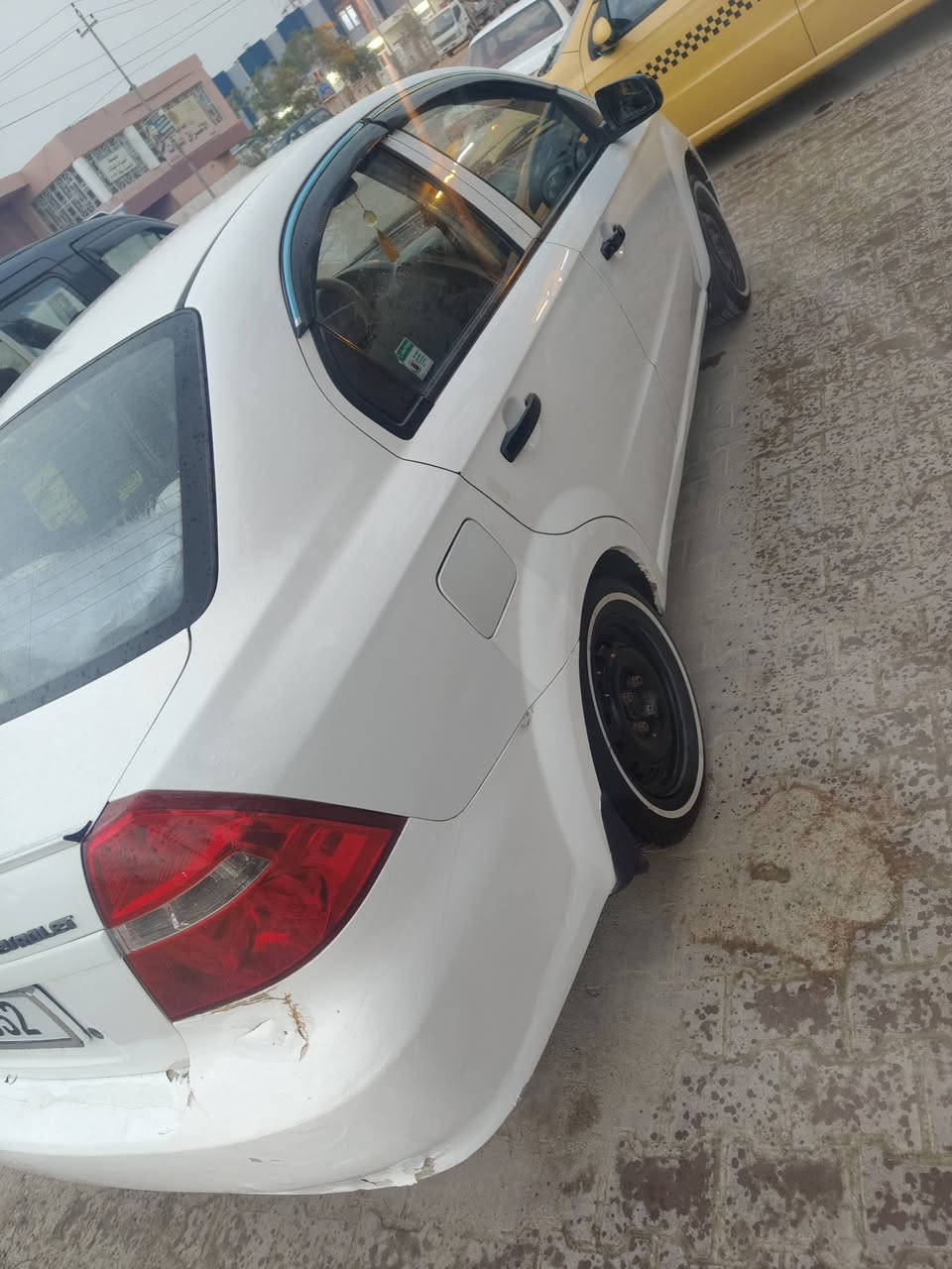 السلام عليكم
افيو 2007 مكينة مسكر كير عادي مالكة بالنجف بيه قطعتين صبغ او مكينته اتنقص رايدة 47 او بيه مجال
***********
