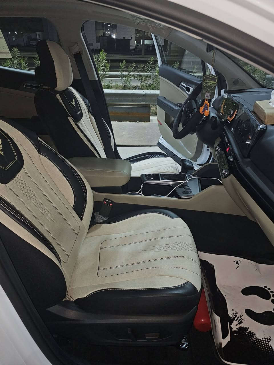 🚗 للبيع: كيا سبورتاج ٢٠٢٦
📍 مكان السيارة: بغداد 
📞 للتواصل: ***********
💰 السعر: ٢٦٠ ورقة – قابل للتفاوض
📊 المسافة المقطوعة: ٧٠٠٠ كيلومتر
🛠️ المحرك: 4 سلندر – 2000cc 

⚙️ المواصفات:
• مقاعد أمامية كهربائية
• حساسات أمامية وخلفية بلادية 
• بصمة أبواب
• بصمة تشغيل
• تشغيل عن بعد
• إشارات بالمرايا 
• مرايا شفط كهربائية 
• تبريد منفصل قطعتين
•  منافذ USB أمامية وخلفية
• زينون وLED خلفي
. بنوراما
• مقاعد  مدوشمة 
• مواصفات إضافية متعددة

⚠️ أضرار السيارة:
• وارد خليجي 
• مكفولة عام بدون أضرار ✅
• السيارة بوضع الوكالة ✅ 
• داخل ضمان الشركة الدولية العراقية 

📌 تفاصيل إضافية:
• رقم السيارة: أربيل الدولي الجديد
• باسم المالك تحويل مباشر
• سنوية جديدة وهزة جديدة
• السيارة جاهزة بدون أي نواقص
• لون السيارة: أبيض

📞 للتواصل: ***********

💰 السعر: ٢٦٠ ورقة – قابل للتفاوض
