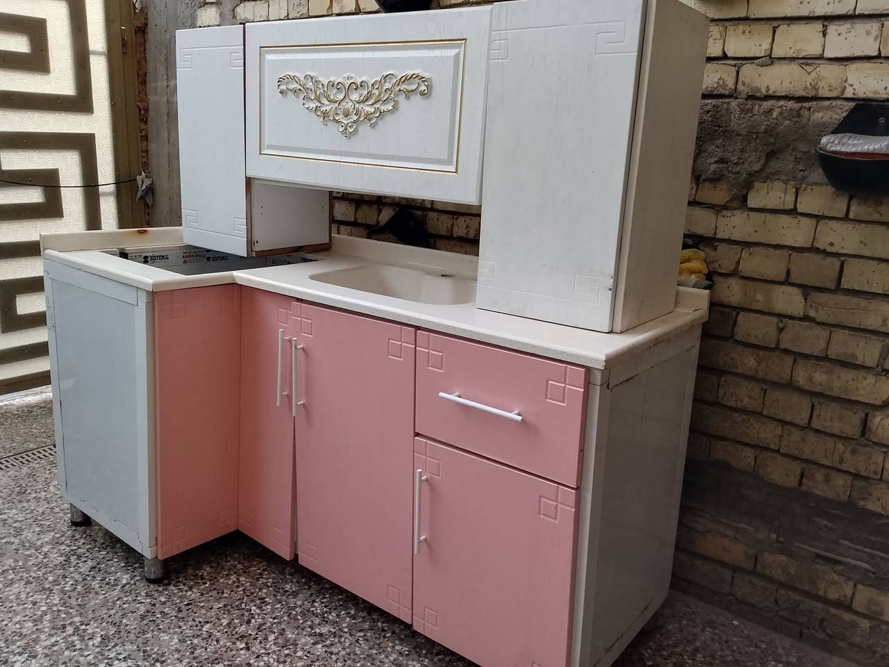 كاونتر نضيف قياسه 1.75 السعر 200 وبي مجال المكان البلديات الضباط الثانيه الرقم ***********
