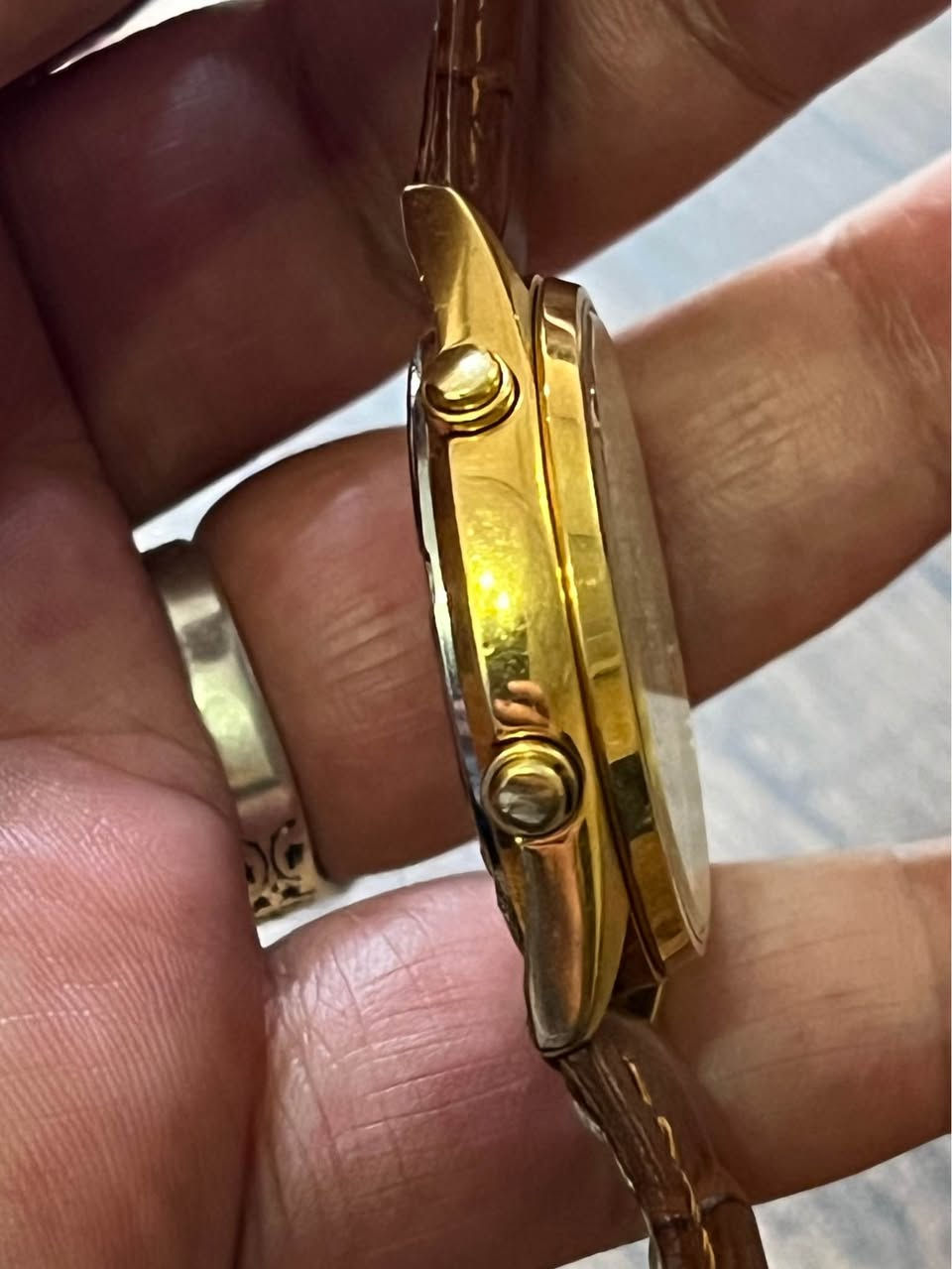 بسم الله .. ساعة من ماركة سايكو العالمية الراقية صناعة ياباني أصلي 5T52-7A11 مطلي ذهب ثابت بسوار جلدي أنيق . كرونوغراف سناتر Qz رجالي W800 . توقيت عالمي . مؤقت عالمي . منبه . قطر الساعة 39 . الجام أصلي . المينة نظافة تامة . فقط الساعة بدون مرفقات . 
السعر 230 دولار
يوجد توصيل لكل محافظات العراق.. بغداد, العراق


**إذا كنت صاحب هذا الإعلان وتريد حذفه لأي سبب، رجاءا أرسل رسالة إلى الدعم الفني**