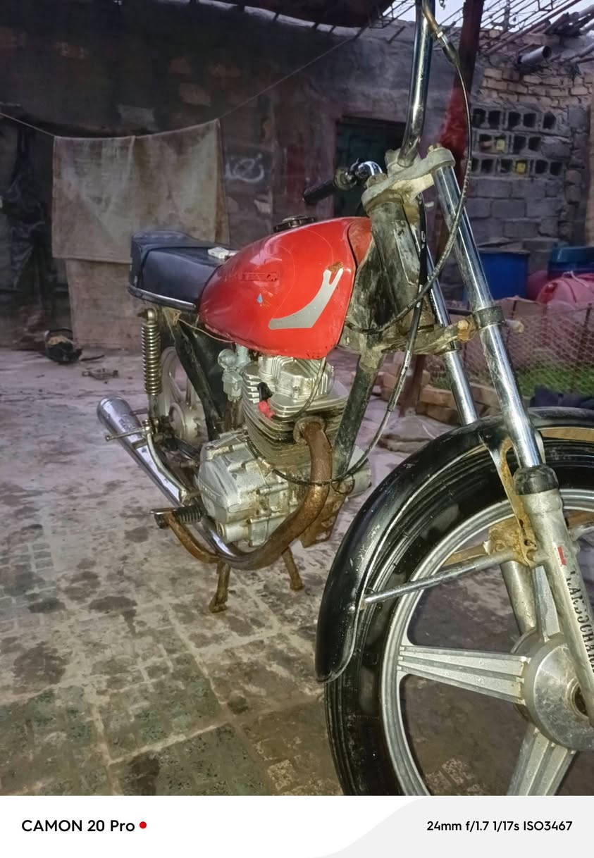 سلام عليكم دراجه موديل 2014 اوراق اصولي شاصي نضيف من الخياس ولحيم ولكطع  تواير جدد ويل نجمه جديد سعر خاص المو شراي لا يتصل واتساب *********** اتصال***********
