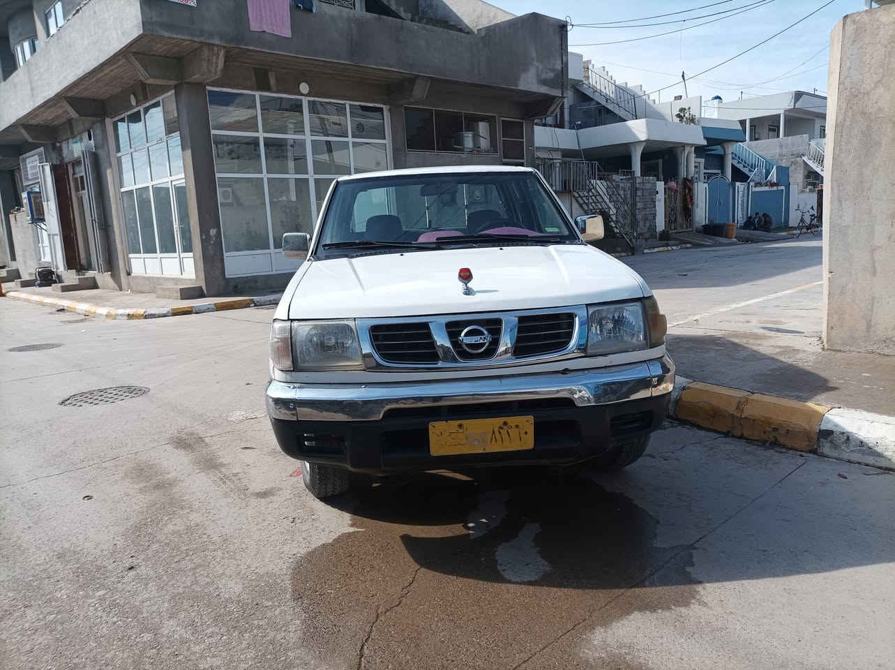 پیکابی ٢٠٠٠. بێ عەین . شتی پاک.  ئارمی سلێمانی . بەشەرتی ئەوەلیتا و غەرامە.
بۆنیتو درگای سایەق بۆیاخە. درگای دوای سایەق شەڤف بۆیاخ نییە . بە چواردەورا پەڵەپەڵە مەعجونی هەیە. لەبەر بۆیاخ تەنکی بۆیاخ کراوەتەوە . 
گێڕو مەکینە بەشەرت . تازە سێرڤسم کردوە .
سیدصادق.
***********
