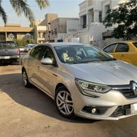 للبيع رينو ميكان   موديل  2019    رقم بغداد   لونها سلفر   السياره مام...
