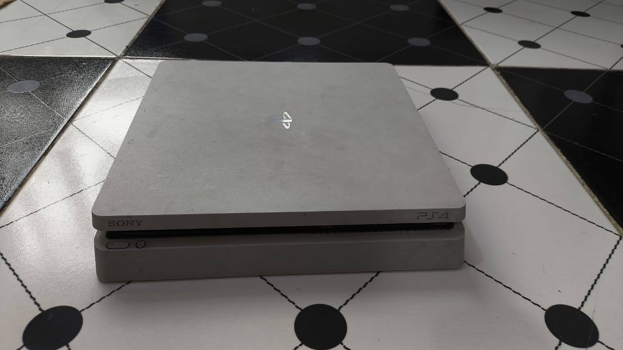 بلي فور سلم
ذاكره 512
جويستك 2
ويا قراص FiFA 19
ولعبه The Witcher 3

الاتصال ***********
