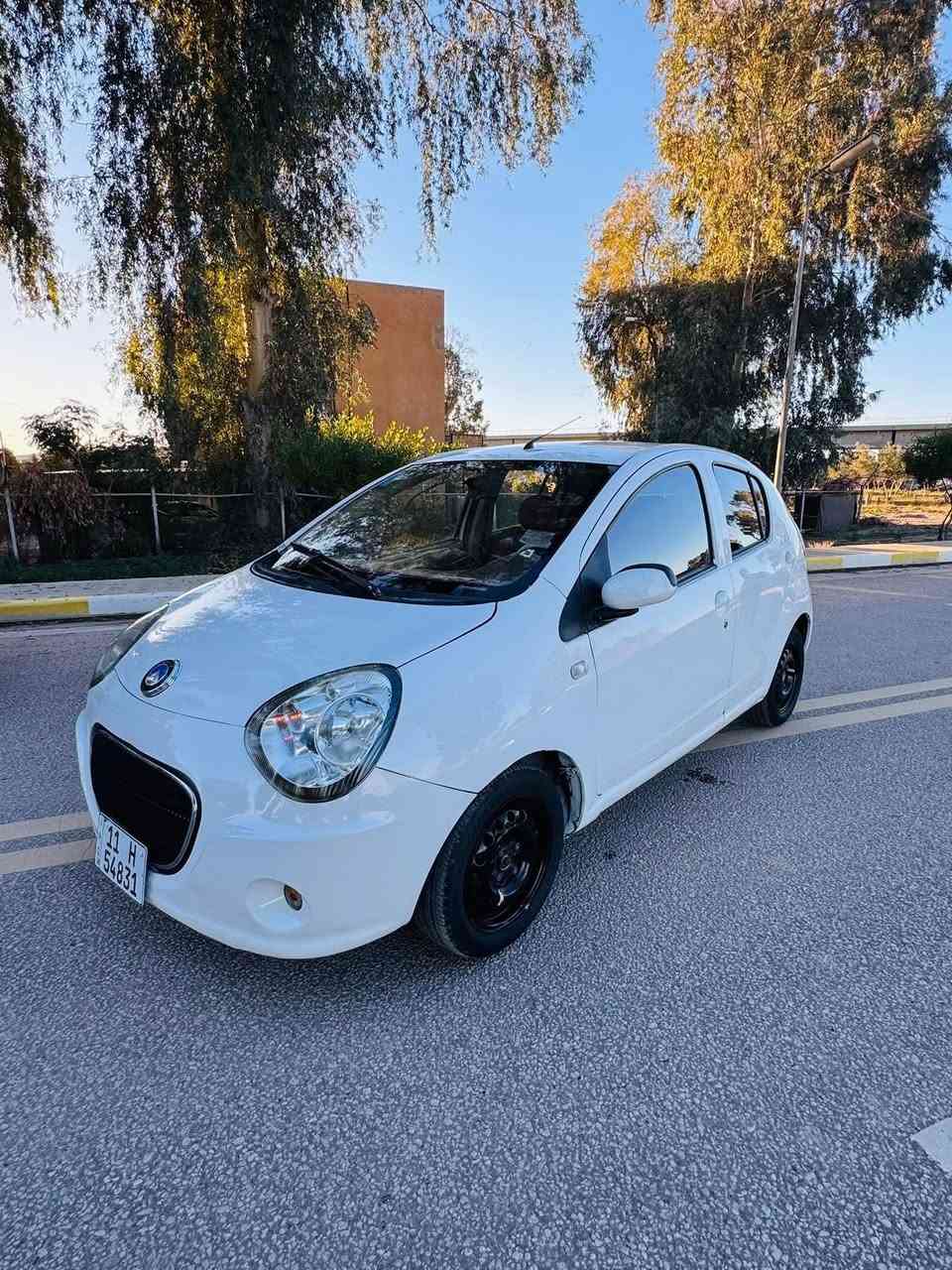 السلام عليكم

باندا 
موديل 2013
رقم بغداد أنكليزي 
گير اوتو 
بيها جاملغين صبغ وباب للجمالية فقط بدون حادث
جاهزة من كلشي
مكينة 
گير 
حدادية
تخم تاير 
تبريد 
شاشة 
كامرة
مكاني بابل مسيب
***********
