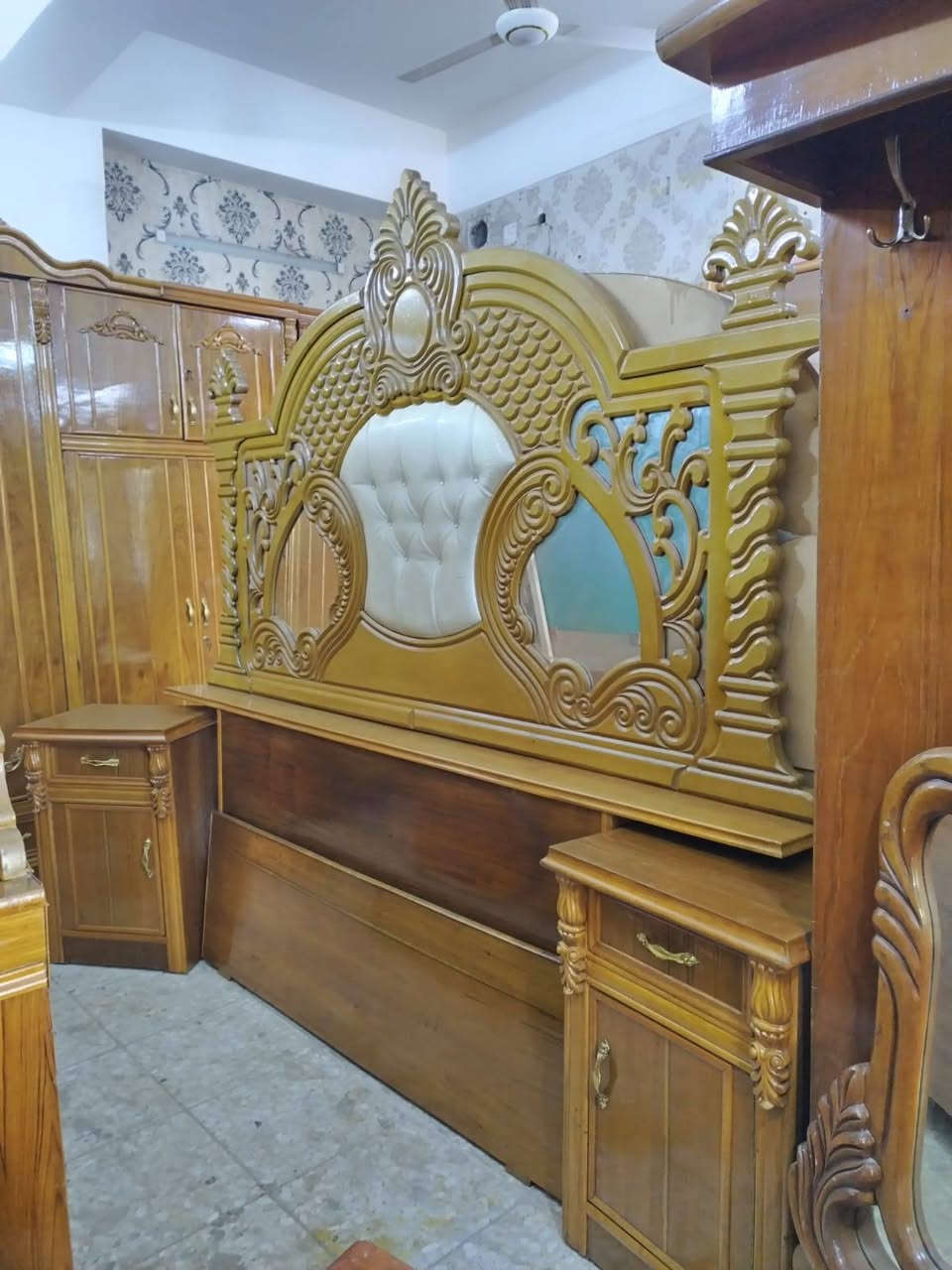 غرفه 5 باب ملحق صاج داخل وخارج ضهر جرجوبه شغل درجه اولى مستعمل موديل دنك زان مصري بغداد الأمين الثانية ***********
