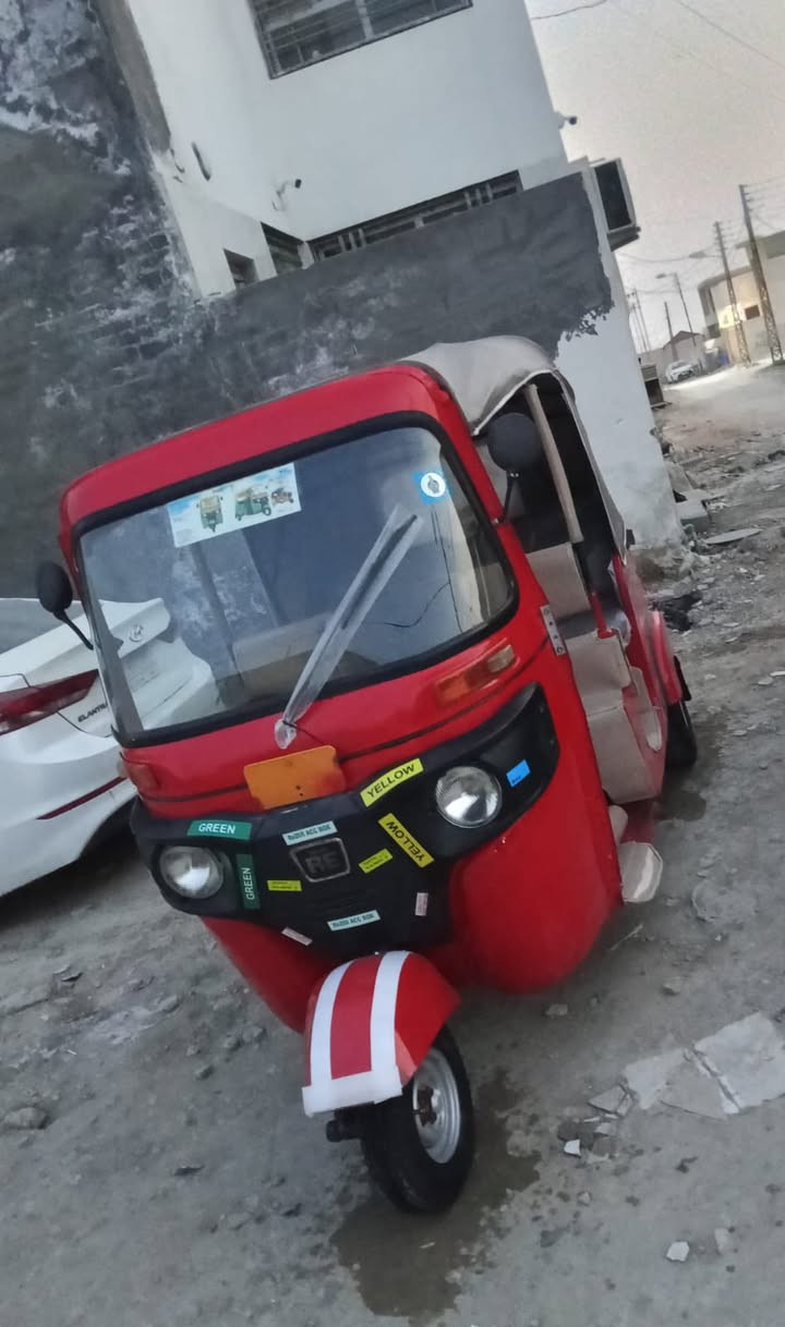 سلام عليكم تكتك موديل 18كير ومحرك جدد 
مكاني بغداد المحمودية تكتك معمره رقم بغداد 
نكليزي ب 5100وبيه مجال ***********
