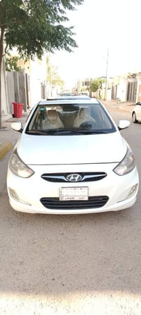 اكسنت • ٢٠١٣ • فتحة سقف