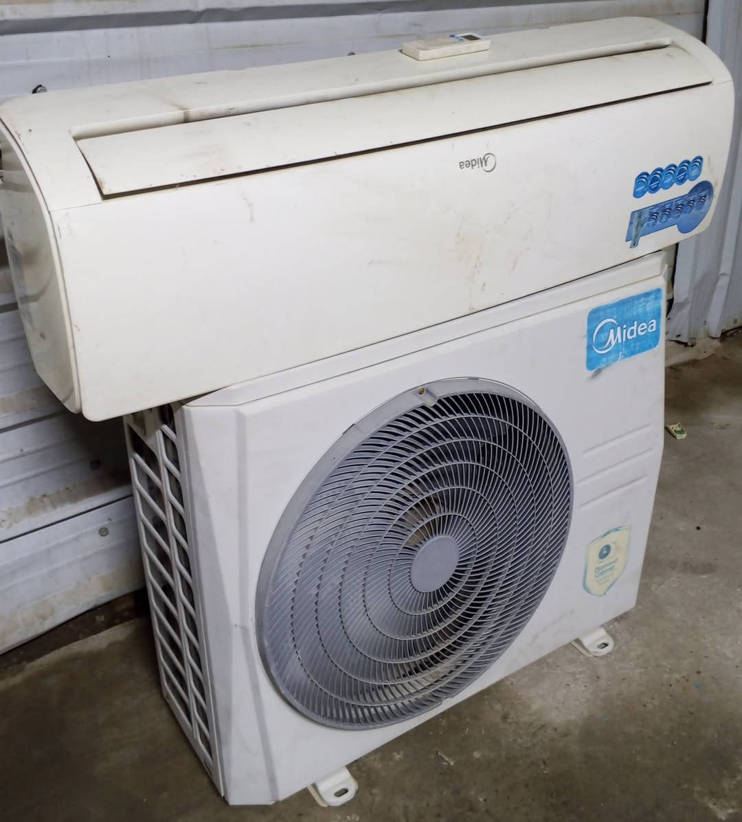 ⚜️ نبدء النشـ♕بذكر ﷲ♕ــر
⚜️  سبلت 2 طن ميديا تدفئه تبريد شرط شغل

⚜️  كامل ملحقات سخدام موسم واحد 

⚜️  جهاز كلش نضيف ضمان شهرين علا فحص

⚜️ المكان حصوه حي عداي

⚜️ للاسفسار الاتصال ***********
