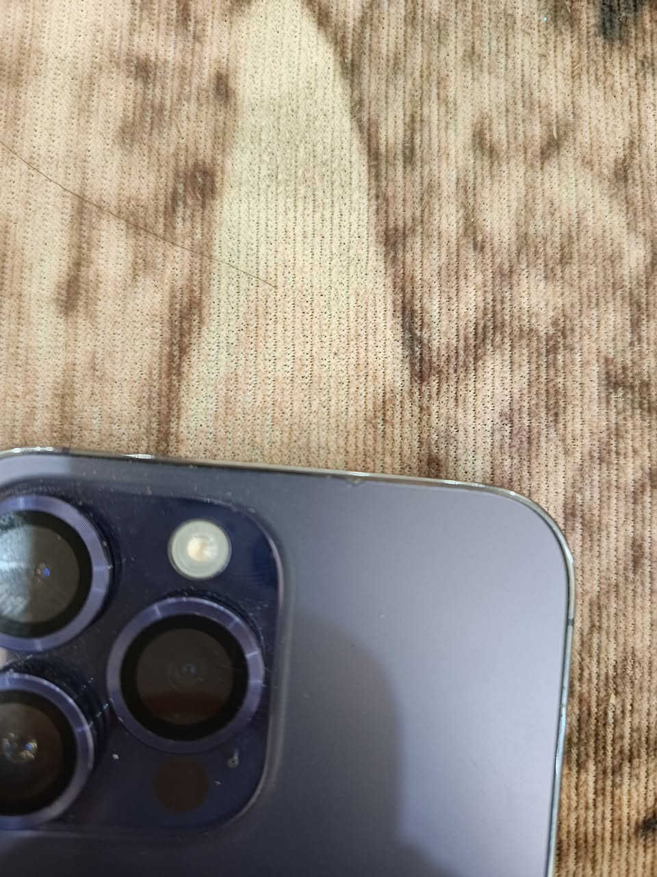 السلام عليكم جهاز ايفون 14برو ماكس ذاكرة 256 الجهاز ما مفتوح وياه 4 كفرات بطارية 90 بي فطر بلضهر بكد الإبرة سعره 850الف وبي مجال 
بدون كارتونه بس شاحنة 
رقم الهاتف ***********
