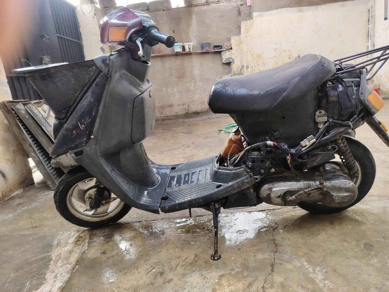 بزونة للبيع (نظيفة وجاهزة) 🏍️🔥
✅ المواصفات:

المحرك: شغال هندر واحد (نقرة) ⚙️.

الكهربائيات: وايرمنية كاملة وكلها شغالة 🔌✨.

الحالة: تحريك معدل فول، الشاصي شرط وسليم 💯.

الملاحظات: السلف يدير بس ما يشغل (احتمال دشلي سلف)، وبيها صوت اكسن خفيف جداً.

📍 المكان: الموصل - الجانب الأيسر - كوكجلي.
💰 السعر: 140 ألف (وبيه مجال قليل للشراي الطيب) 💵.


**إذا كنت صاحب هذا الإعلان وتريد حذفه لأي سبب، رجاءا أرسل رسالة إلى الدعم الفني**