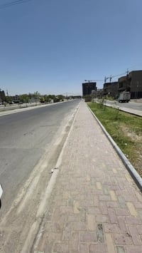 قطعة ارض على اربع شوارع.  للبيع    قطعه ارض للبيع في حي الجهاد منطقه ا...