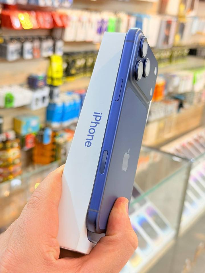 ✅  مليونين و 400✅
ايفون 17 برو ماكس سيم كرت ZAA ذاكره 512 بطاريه 100 مشحون 25 مره فقط يعني جديد نضافه ميه بل ميه خيال مال زلغ مابي كامل ملحقاته وتر بروف فحص حاسبه كله نورمال يعني ممبدل بي شي شرط تفحص بالوكاله نموذج M الأصلي ✌️
مكاني بغداد 
*********** متواجد واتساب فقط
