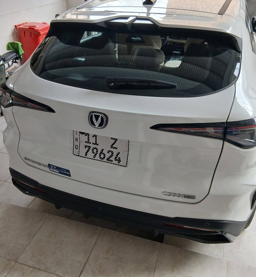 شانجان cs55 2026 شركة البخيت
ضمان 5سنوات او 100الف كيلو مع تبدبيلتين مجانيه رقم بغداد ماشيه 

المواصفات

المحرك: 1.5 لتر تيربو، 4 أسطواناتالقوة: 185 حصاناًعزم الدوران: 300 نيوتن.مترناقل الحركة: أوتوماتيك ثنائي التعشيق DCT مبلل (WET) من 7 سرعاتنظام الدفع: أمامي (FWD)استهلاك الوقود: اقتصادي ومناسب للمسافات الطويلة.

مصابيح أمامية وخلفية بإضاءة LED بالكامل مع إضاءة نهارية.جنوط رياضية قياس 19 بوصة.مرايا جانبية كهربائية الضبط والطي.فتحة سقف بانورامية وجناح خلفي رياضي.

شاشة عدادات رقمية قياس 10 بوصة.شاشة ترفيه وسطية تعمل باللمس قياس 12.3 بوصة.مقاعد من الجلد الفاخر مع إمكانية تعديل مقعد السائق كهربائياً.شاحن لاسلكي للهواتف ومكيف هواء أوتوماتيكي.

والتوزيع الإلكتروني لقوة الفرامل (EBD).نظام الاتزان الإلكتروني (ESP)، والتحكم في المرتفعات والمنحدرات.كاميرا رؤية محيطية 360 درجة، حساسات ركن.مثبت سرعة ذكي، ونظام التحذير من الاصطدام الأمامي مع مكابح طوارئ تلقائية.

السياره تعمل على البانزين العادي بدون دفانز وبضمان الشركه

السعر 27مليون وبيه مجال

للتواصل ***********
