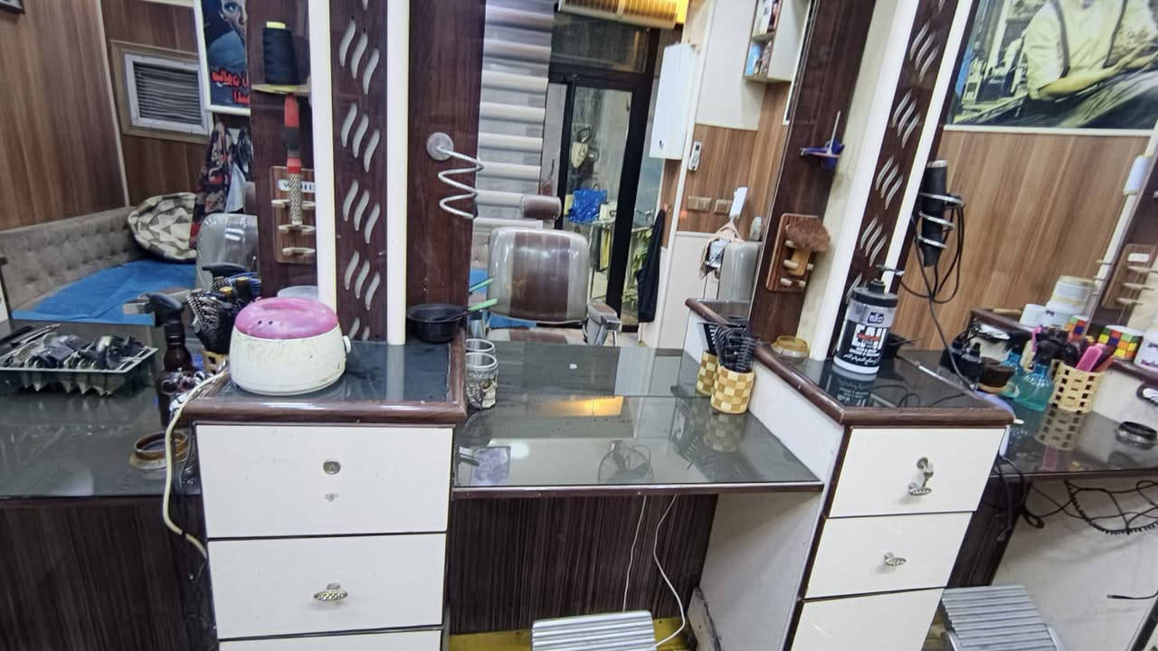 سلام عليكم ورحمه الله وبركاته ميز حلاقه رجالي للبيع كامل متكامل مكان ديالى بعقوبه  ***********
