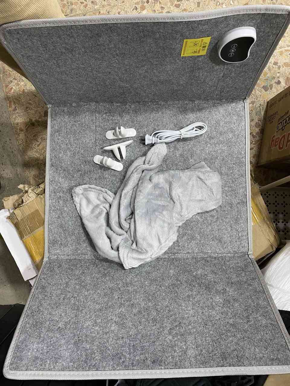 دفاية رجلين كهربائية قابلة للطي
✅ تدفئة سريعة وآمنة
✅ بيها أكثر من مستوى حرارة
✅ فصل تلقائي للأمان
✅ قابلة للطي وسهلة التخزين
✅ استهلاك كهرباء قليل

مثالية للبيت، المكتب، والطلاب ✨
حجم عملي وقماش داخلي ناعم ومريح للرجلين 

السعر 10

متوفر قطعتين


**إذا كنت صاحب هذا الإعلان وتريد حذفه لأي سبب، رجاءا أرسل رسالة إلى الدعم الفني**