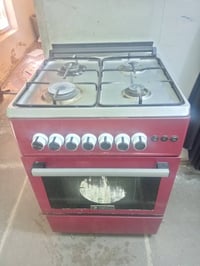طباخ نضيف  وبي 4 عيون شغالات + فرن شغال ب الجهتين الفوك و الجوة  ونضيف...