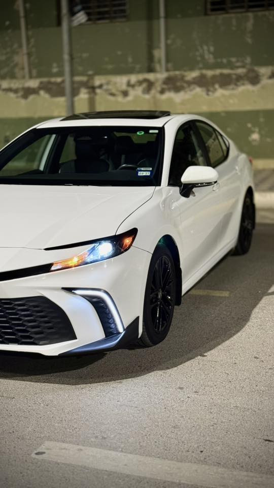 السلام عليكم
كامري هايبرد 2025 CAMRY SE+   HYBRID 

الون : ( ابيض )
        حجم المكينه : 2500 
       نظام الحركة : 2WD سحب 
المواصفات :
   0. فتحة سقف 
1. شاشة كبيرة  كاربلَي
2. كامرة خلفية 
3. بصمة 
4. شحن وايرليس
5. رادارات جانبيه360
6. تشغيل عن بعد 
7. قطعتين تبريد
8. هندبريك بصمه
9. كشنات جلد ، كهرباء 
10. ثلاث انظمة قيادة 
*مرقم بغداد  
*السيارة مكفولة من الصبغ و التبديل و البارد والشخط حتئ الدعاميات كلين .
 
السعر:  (اطلب السعر في التعليقات سيأتي إليك خاص مباشرة )
او الاتصال *********** او واتساب
