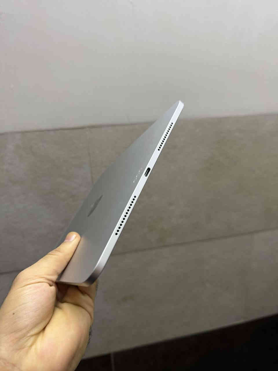 ايباد ١١ برو m5 ذاكرة ٢٥٦ لون سلفر ضمان برج العرب
نظافة ١٠٠٪؜ بطارية ١٠٠٪؜ مشحون ١٨ مرة 
غراض كاملة 
سعر مليون و٢٢٥ وبي مجال بسيط 
مكان : بغداد / دورة / صحة
تواصل : ***********
