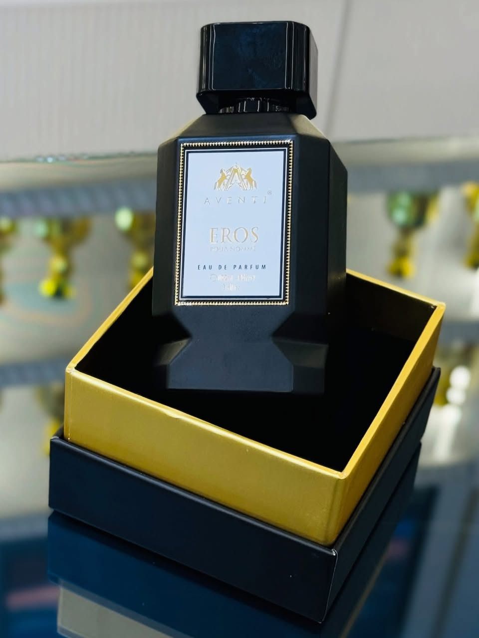 عطر EROS من وكالة AVENTI الفرنسية
ايروس هو خيار مثالي للرجال الذين يبحثون عن عطر يجمع بين الأناقة والإغراء وهو مناسب للمناسبات الخاصة والليالي المميزة✨
مكوناته العطرية
———————
افتتاحية العطر
 القرفة الهيل الغريبفروت
————————-
قلب العطر 
اللافندر
————————-
قاعدة العطر 
باتشولي  العنبر خشب الصندل


**إذا كنت صاحب هذا الإعلان وتريد حذفه لأي سبب، رجاءا أرسل رسالة إلى الدعم الفني**