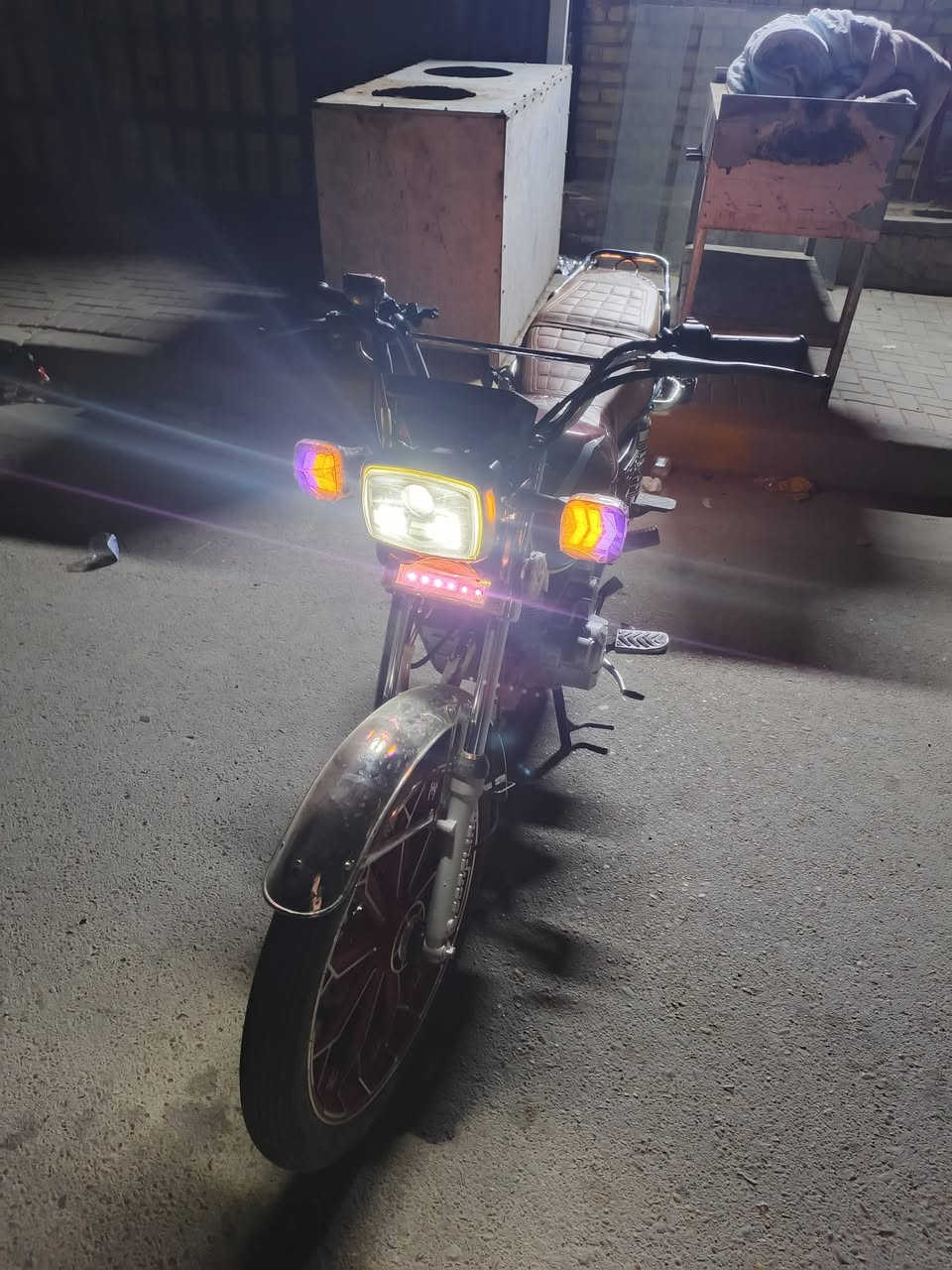 سلام عليكم دراجه للبيع موديل 2025 مكينه 200C مكفوله أوراق كامله سعرها 650 شراي *********** مكان بغداد الحسينيه
