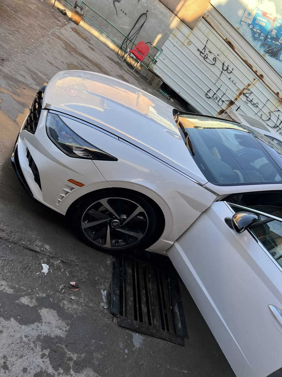 سوناتا 23 فول مواصفات
حره بدون رقم حادث بسيط جداً 
 ابيض صدفي
مدفوع كمرك على الجديد باقي بس الرقم

حادث بسيط بدووون ايرباك
تبديل قطعه واحده بنيد فقط
 و تصليح فول
محرك 1.6 تيربو
ماشي 52
مواصفات كثيرة ما تنعد

البصرة
السعر 178
للاستفسار 
***********
