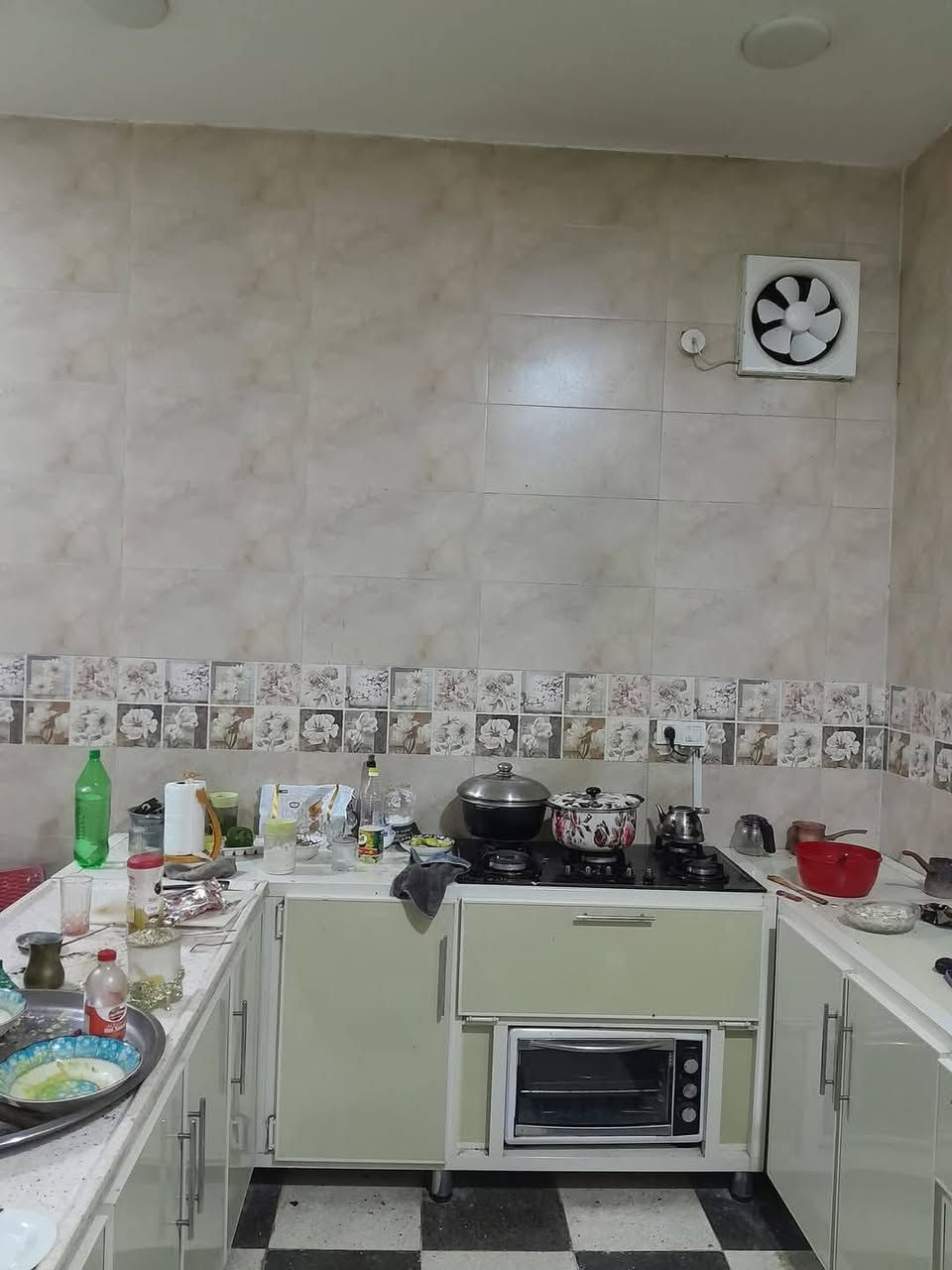 يعلن مكتب دار السلطان للعقار 🏠
عن بيع بيت في منطقة الورديه خارج خلف معمل بلوك ابو كيره المساحه ٢٠٠م زراعي البيت حديث جدآ يتكون من ٢غرف نوم وهول واستقبال ومطبخ ومجمع صحيات 
تحويل مباشرتا السعر ١٠٠مليون وبي مجال للإستفسار الاتصال على الرقم ***********
