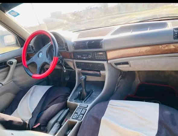 السلام عليكم 
بي ام حجم ٧٣٠
موديل٩١ رقم صلاح الدين انكليزي جديد مشروع وطني كير عادي جام كهربائيات تنته كلها جاهزه تخم تاير جديد باتري جديد صدر كله بالشرط كهربائيات كله شغاله صبغ عام للجماليه بدون اي ضرر وضع شركه
السياره جاهزه مانقصه اي شي 
شرط التحويل السعر ٤٣ وبيه مجال ويرهم مراوس حسب القناعه 
***********
***********
