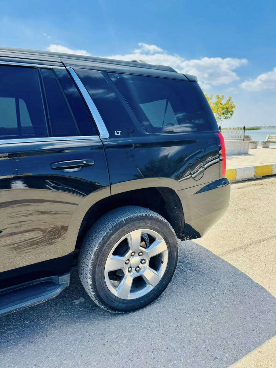 تاهو موديل 17 ضباط بغداد
ضرر موضح بل صور بنيد فقط بدون دواخل 
ماشيه 180
مواصفات LT 
فتحه 
بصمه 
دواخل جلد لون بيجي
رادار 
فولل للاخير 
مكان ناصريه 
***********
