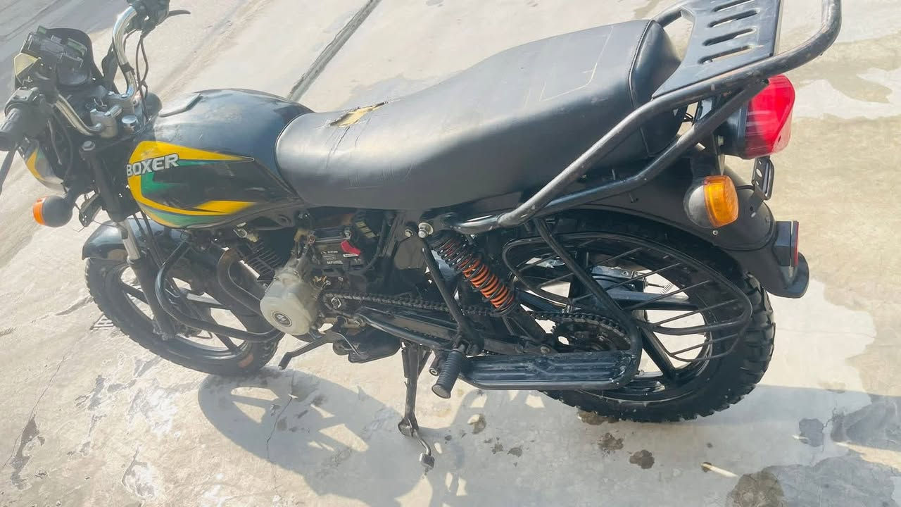 بوكسر كلاسك ٢٠٢٢ نازله بل ١٠ ماشيه ٥٢  <مجفت> وبيهه دخانه بعدهه من تحنه تروح دخانه اوراق كاملة كله مكاتبة بنفس اليوم اسويلك ٩٥٠ وبيه مجال الشراي  مكاني بغداد الكرخ الاتصال الامري موجودات <وياها صندوك الجبير مال دلفري ونقصهة  يده مال بريك الامامي طاكه وعندك ستنان صفح طاك وبيهه راجز مال سلف هم كم شغلة نواعم❤️‍🩹
 كهربايتهه كلهه شغاله خط *********** واتساب ***********
