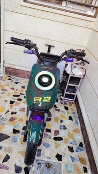 للبيع ماطور سكل R9 مستعمل لون اخضر  خمس بطاريات بيهم 3 يرادلهم تبديل و...