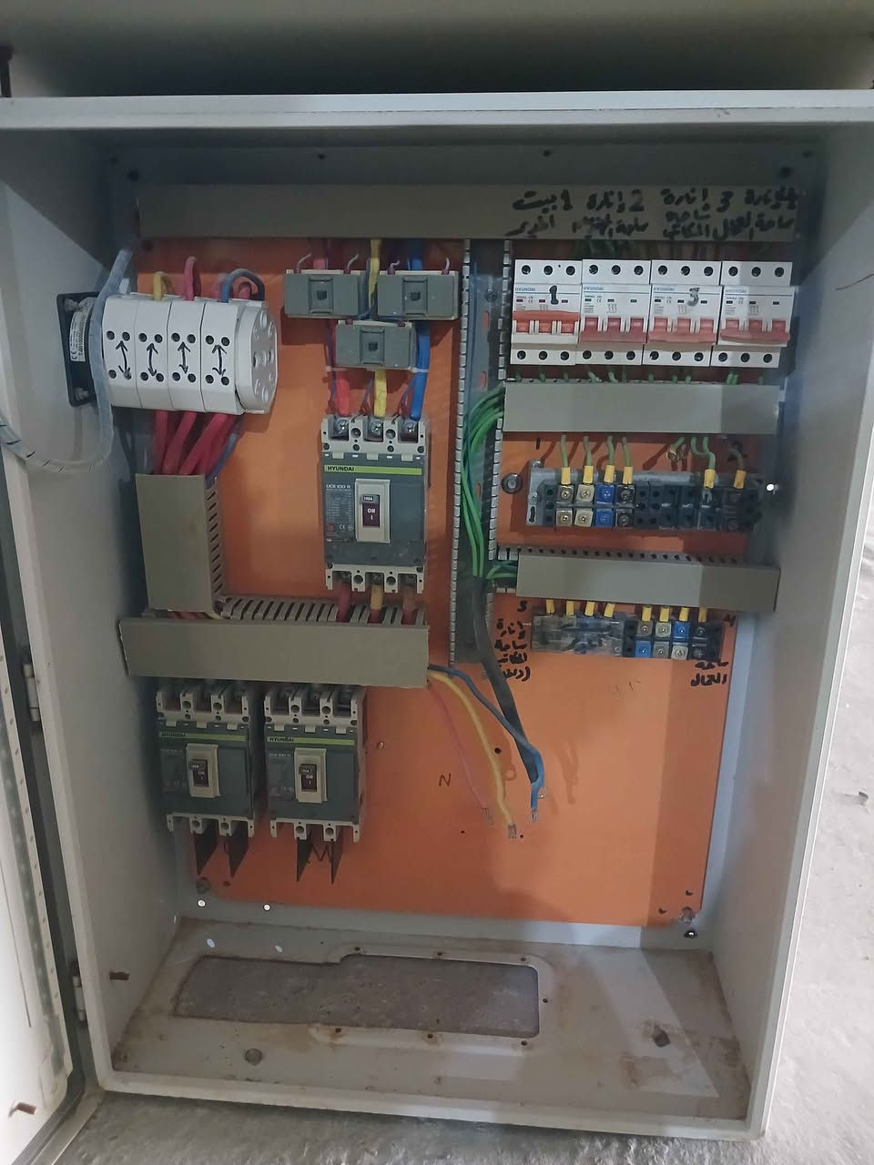 تُستخدم لتنظيم وتوزيع الطاقة الكهربائية وحماية الدوائر من الحمل الزائد والقصر داخل منشأة صناعية أو تجارية. البصرة, العراق


**إذا كنت صاحب هذا الإعلان وتريد حذفه لأي سبب، رجاءا أرسل رسالة إلى الدعم الفني**