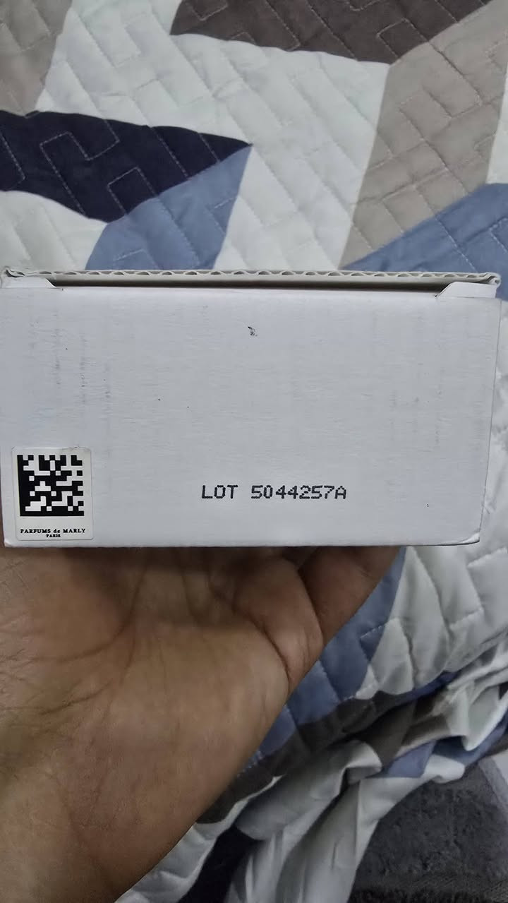 Demarly Layton
عطر ديمارلي ليتون تيستر مستخدم مثل ما موضح بالصور 
العطر مايحتاج تعريف وشرح 
للبيع فقط ... السعر ٢٥٠ الف .
تحياتي


**إذا كنت صاحب هذا الإعلان وتريد حذفه لأي سبب، رجاءا أرسل رسالة إلى الدعم الفني**