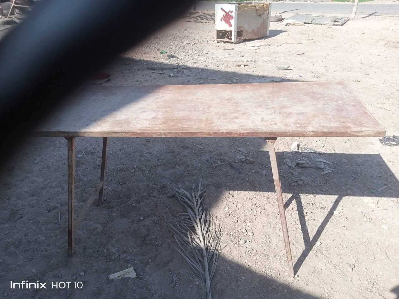 ميز حديدمستمل مستطيل الشكل 60في مترين للبيع 20ميز بابل الإسكندرية هاتف ***********السعر25الف بس يارادلهن صبغ
