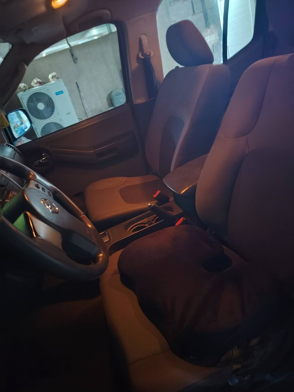 السلام عليكم نيسان اكستيرا ٢٠١٢ وارد أمريكي بيها الجاملغ الأمامي الأيمن حادث من امريكا والباقي مكفوله كفاله عامه ماشيه ١٢٧ الف السياره جديده بمعنى الكلمه فورويل رقم واسط السعر ٩٠ ورقه وبيها مجال
***********
***********
