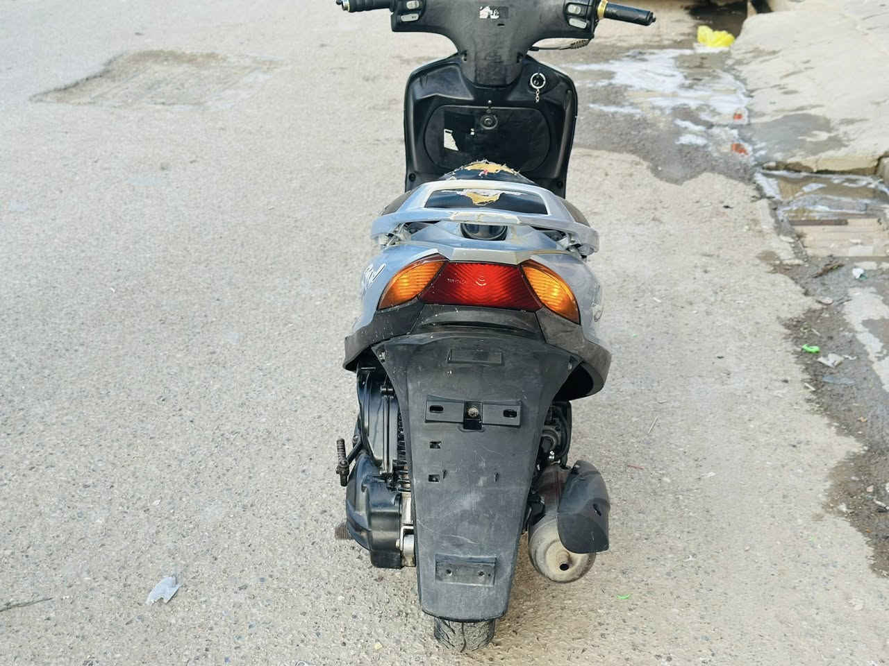 سلام عليكم
دراجة ماكس 140 للبيع لون رصاصي كهربائيات كلها شغاله 
دراجة شلعه ومعدل دراجه خير من الله مكفوله السعر 500 وبيها مجال مكاني بغداد الكماليه  للتواصل خاص او ***********
