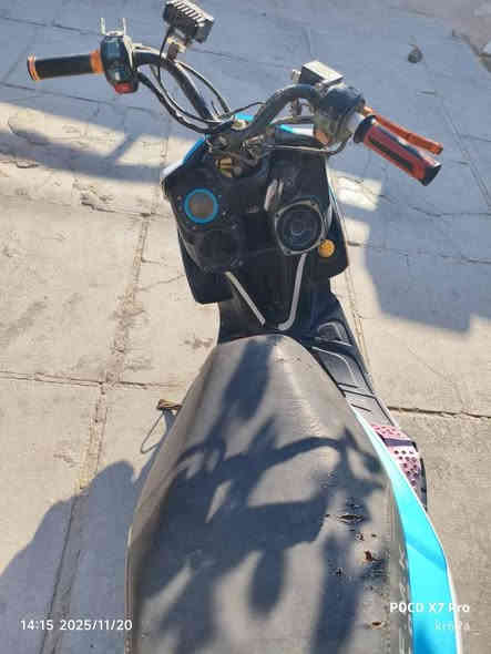 السلام عليكم دراجة ماكس صيني للبيع الدراجة گايمة تدخن مكاتبة بيه النهضة والشلعة مشروطات شرط تصعد بيه وتشوف بنفسك الدراجة تشتغل هندر فقط سلف ناقصها راجس + قبق مال تانكي  *********** سعر وتفاصيل تفضل خاص واهلا وسهلا بيك
