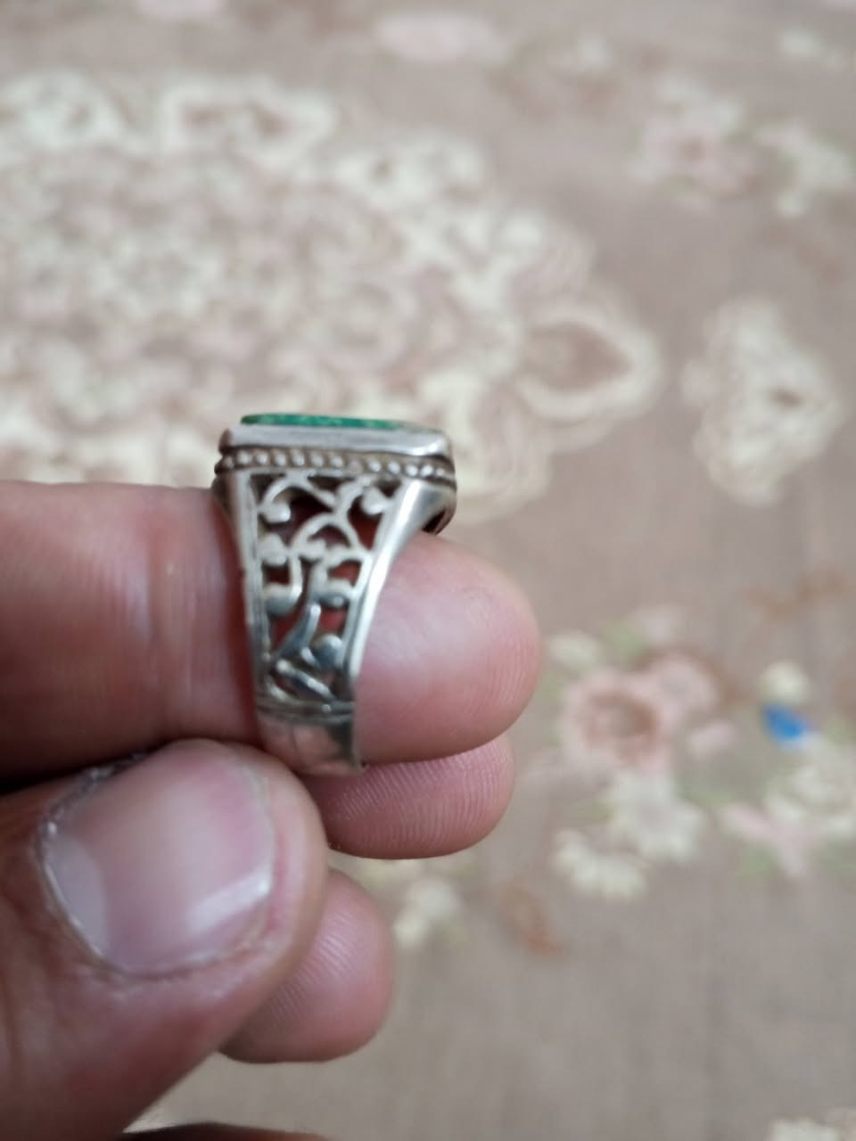 السلام عليكم نيشابوري تفاحي ب30الف سعر نهائي بدون عمله ***********
