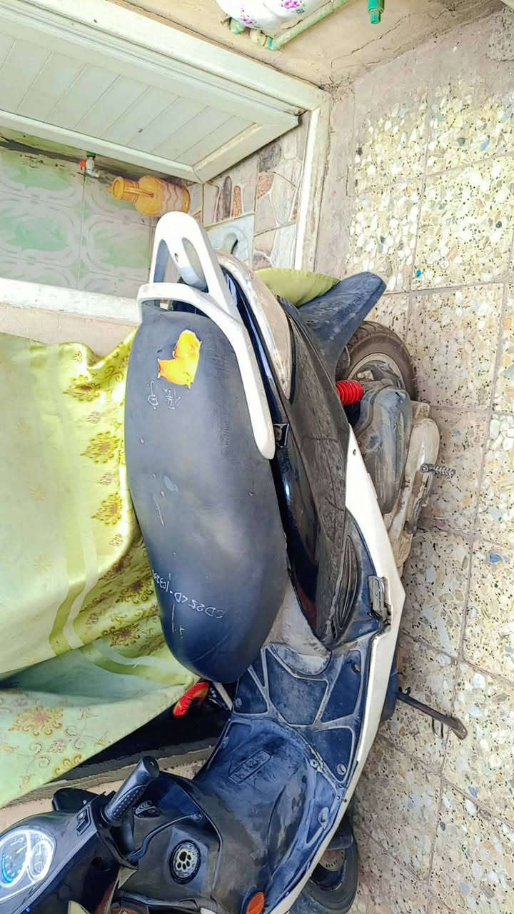 سلام عليكم دراجه كامكو دراجه ناعمه حلوه ونضيفه السعر 300 وبيه مجال حك الجيه  
***********
