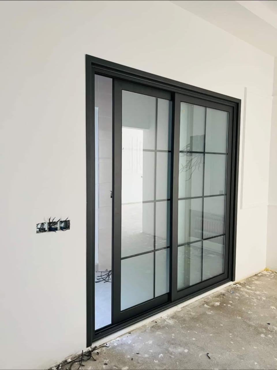 ريح بالك واخلص ضمان 10 سنوات
واجهات ألمنيوم بتصاميم عصرية ، منفذة بأعلى معايير الدقة والمتانة.

تنفيذ قبب السكاي لايت بإطلالات بانورامية تُدخل الضوء الطبيعي بروح معمارية فاخرة، مع عزل مثالي وتحمل طويل الأمد.

نوفر أبواب ألمنيوم تجمع بين القوة والجمال، وشبابيك ألمنيوم سلايت ومفصلي مصممة بعناية لتمنحك الراحة، العزل، والانسيابية في الاستخدام.

ابواب داخلية كوالتي عالي مع ملمس ناعم مقاوم الرطوبة ومقاومة للحرارة ومقاومة للماء ، عازلة للصوت والضوضاء الخارجية.

 محجرات زجاجية، ومحجرات الألمنيوم تضيف جمال للمنازل وحماية للأطفال. 

كما ننفذ جام خانة (غرف زجاجية) بتصاميم فاخرة تضيف مساحة أنيقة ومضيئة، مثالية للمنازل والفلل والاستراحات.

حمامات زجاجية عصرية. منفذة بزجاج مقسّى عالي الجودة وإكسسوارات راقية مقاومة للرطوبة تدوم لسنوات.

نستخدم أفضل خامات الالمنيوم ، وأحدث التقنيات، مع تشطيبات راقية تضيف جمالية للمكان.

اختيارك لنا هو اختيار للجودة، الأناقة، والالتزام… التفاصيل الصغيرة هي ما يصنع الفرق الكبير.

موقعنا الانبار الفلوجة الحي الصناعي

***********
