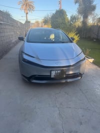 بريوس موديل 2024 xleهايبرد ،رقم بغداد بأسمي ، ضرر بنيد مبدل ومصبوغ بدو...