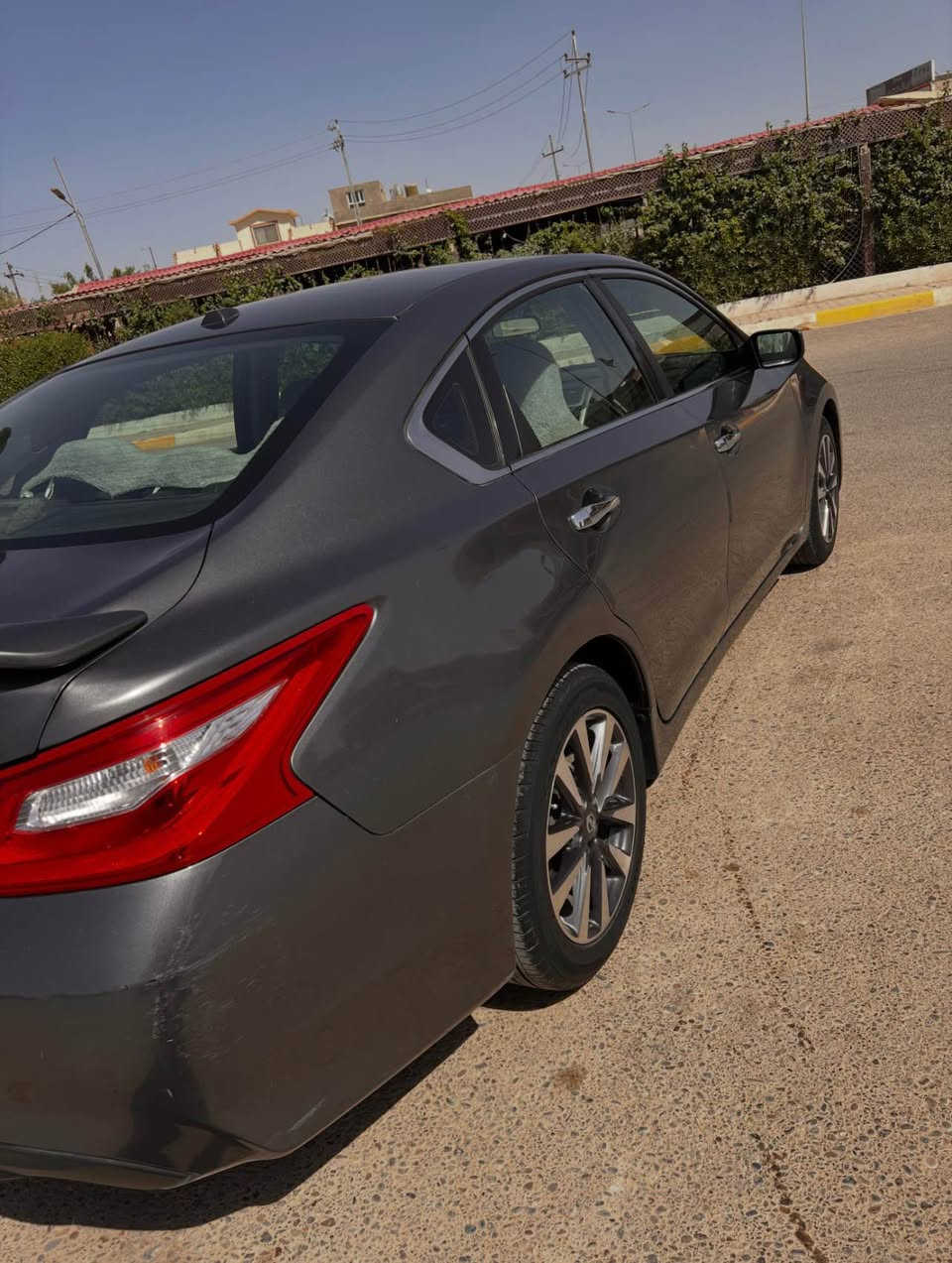 نيسان ألتيما (Nissan Altima)
سياره شرط اربع تايرات جديد تبريد ثلج 
سياره جاهزه 
تحكم استيرن شاشه كامره خلفيه 
رادار مرايات جانبيه تشغل عن  بعد موديل 2018
بي 3قطع مبدل وصبغ حزام سياره خير من الله 
للتفصيل انتصال اني مجرد ناشر سياره هاذ رقم صحب سياره 
***********‬ كركوك, العراق
