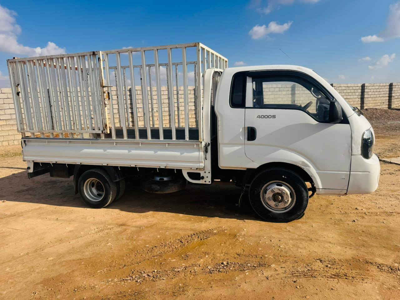 السلام عليكم ورحمة وبركاته
كيه فحل للبيع موديل  2020
رقم بغداد المكان صلاح الدين شرقاط
مكينه 4000مفتوح
تحويره 14جديده
محرك معمر جديد صارله 5ايام 
السيارة جهازه ومكفوله بدون صبغ شرط التحويل 
 للستفسار عل سعر 
***********
***********
