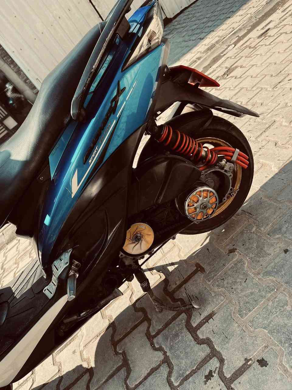 سلام عليكم للبيع سكنس لد دراجه كامله عل اخر حبايه بيهه غراض حلوه
صدر دي واي وفج فرندو 
وكلجات امامي خلفي رياضي
وياله اربي ام  
لايت زنون اصلي 
براغي رياضي 
قبضات 
لونهه مميز 
رقمي ***********
